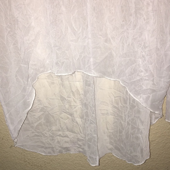 Camille and Company sheer/crinkle high low top - Picture 2 of 6